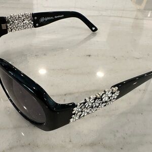Brighton Black Oval Sunglasses Sleek Design